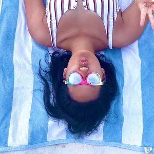 Meet your Posher, Elizabeth